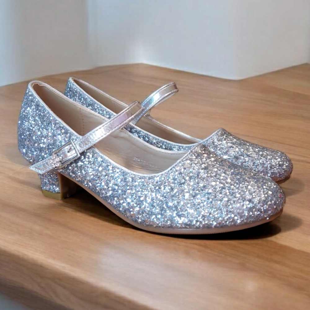 Eight KM Kids Mary Jane in Crystal Silver Size 4.5